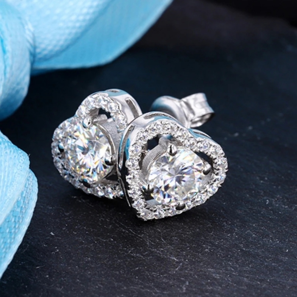 Certified 1ct VVS1 Moissanite Heart Stud Earrings - Picture 3 of 8